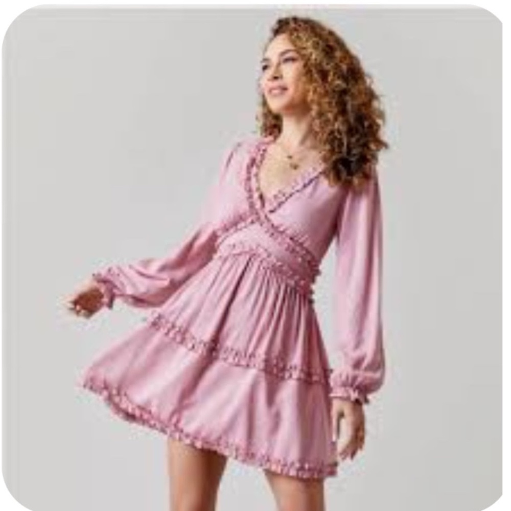 Francesca's Mi Ami pink V-Neck Rufle mini Dress
